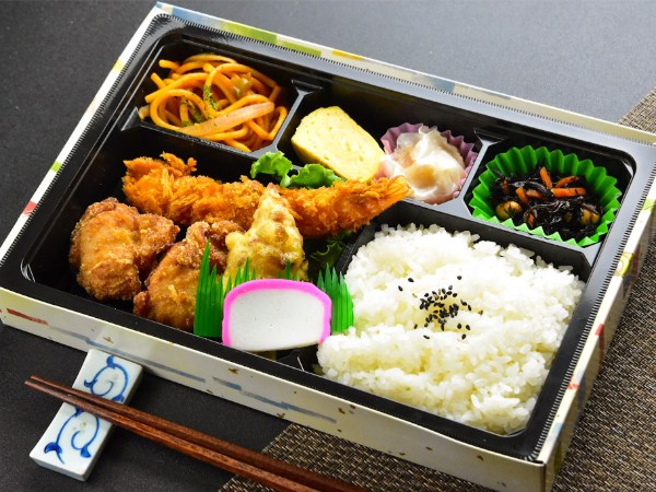 デラックス旭屋のエビフライざんぎ弁当
