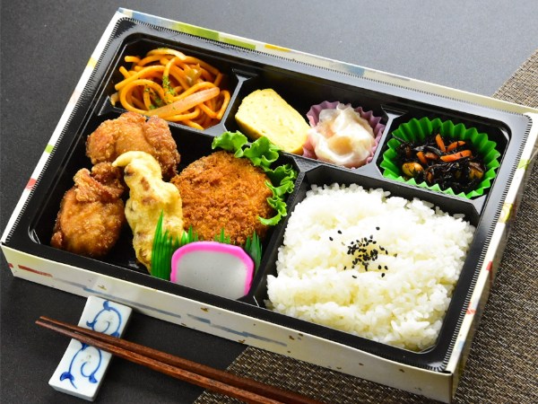 デラックス旭屋のメンチカツざんぎ弁当