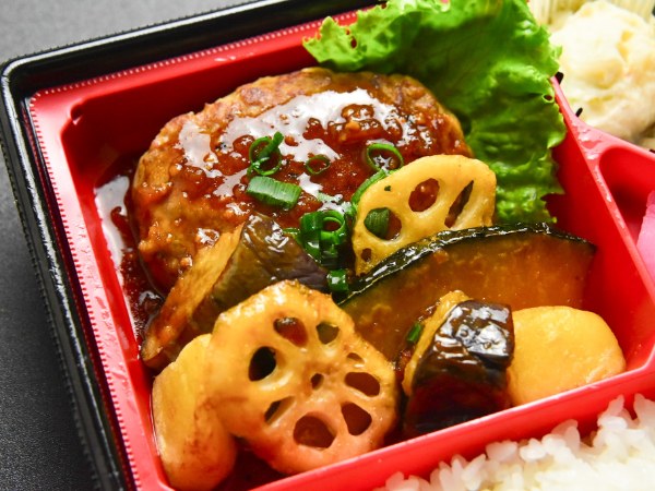 特製揚げ野菜とハンバーグ・ガーリックソース