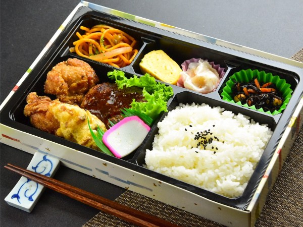 デラックス旭屋のハンバーグざんぎ弁当