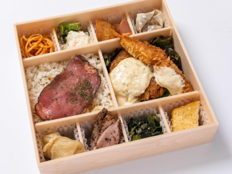 自家製ローストビーフ＆エビフライ＆牛肉メンチカツ弁当