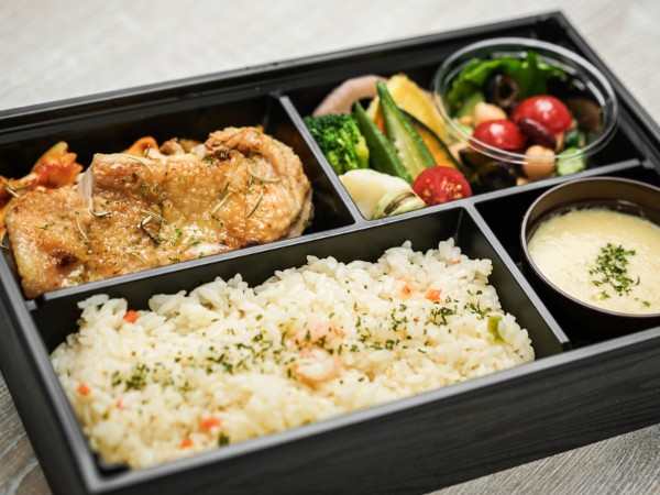 【スープ付き】チキンの香草焼き＆ダブルサラダ弁当