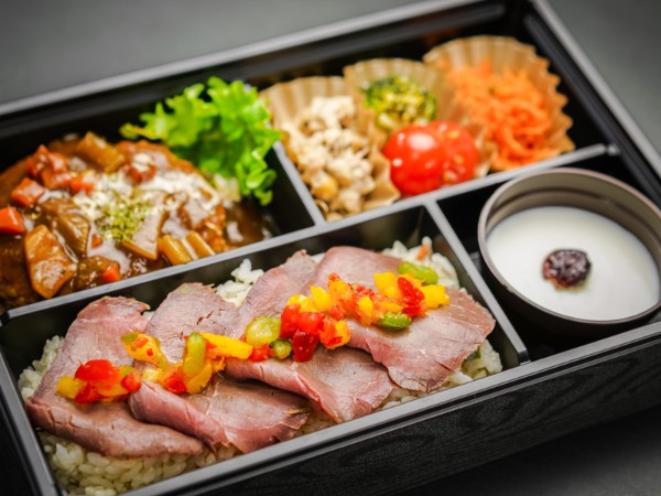 【デザート付き】ローストビーフ重と特製デミグラスハンバーグ弁当