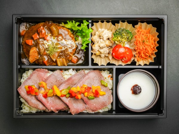 【デザート付き】ローストビーフ重と特製デミグラスハンバーグ弁当