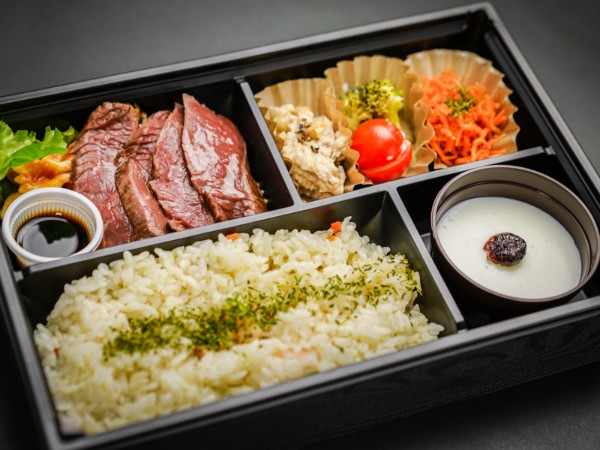 【デザート付き】牛ランプステーキのバルサミコソース弁当