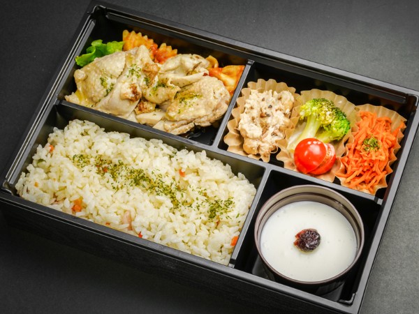 【デザート付き】白ワインとハーブに漬け込んだチキンの香草焼き弁当