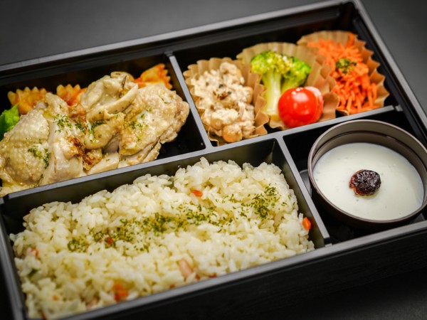 【デザート付き】白ワインとハーブに漬け込んだチキンの香草焼き弁当