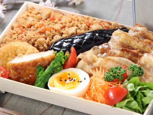 特選 鶏そぼろと焼き豚弁