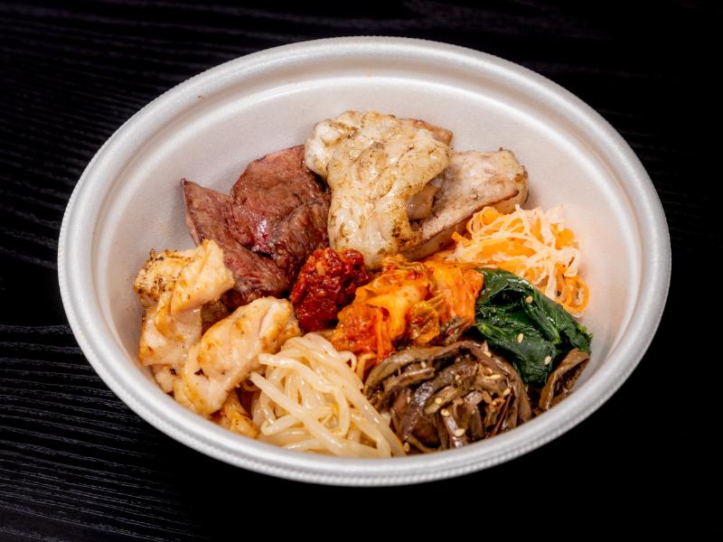 ホルモン盛合せ丼