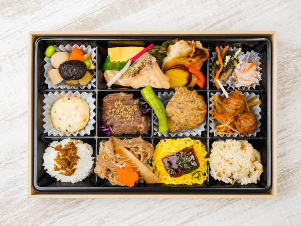 premium十二割和風幕の内【牛すき焼き御飯＆うなぎ御飯】