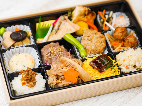 premium十二割和風幕の内【牛すき焼き御飯＆うなぎ御飯】