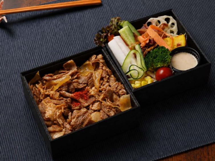 牛豚焼肉＆彩サラダ2段重
