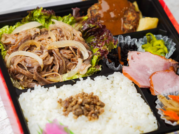 牛焼肉＆黒毛和牛手ごねハンバーグステーキ弁当