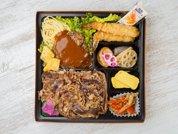 豪華牛焼肉重＆天然エビフライ＆黒毛和牛手ごねハンバーグステーキ御膳