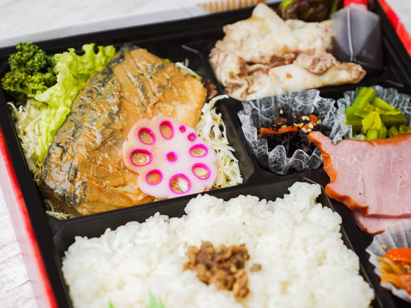 彩り鯖の味噌煮＆もち豚冷しゃぶ弁当