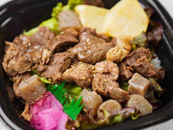 和牛すじ旨煮丼