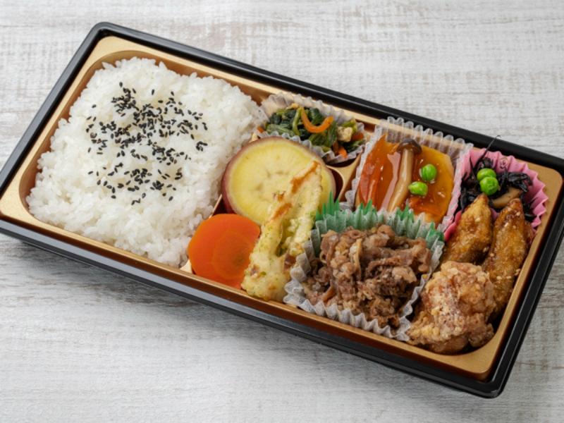 牛肉しぐれ煮と若鶏唐揚げの良菜弁当