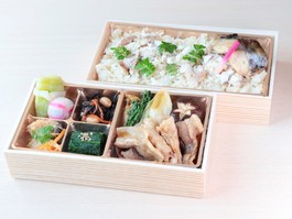 「おめでたい」弁当　～鯛めしと季節の焼き魚と豚のすき焼き～