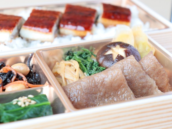 「うなぎのぼり」弁当　～鰻ご飯と仙台牛すき焼き～