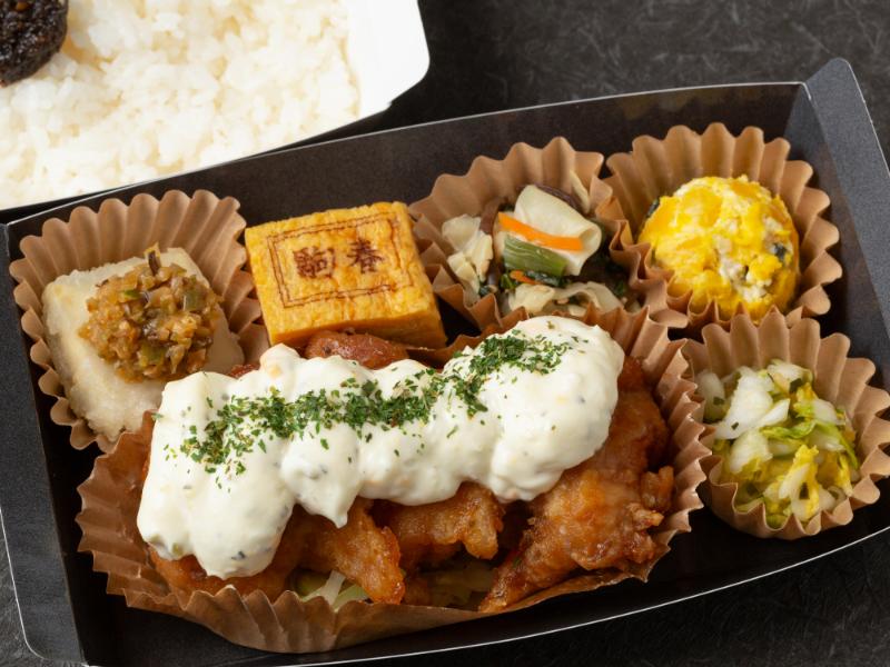 二段折箱弁当 濃厚タルタルのチキン南蛮