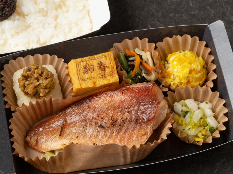 二段折箱弁当 赤魚の味醂醤油焼き