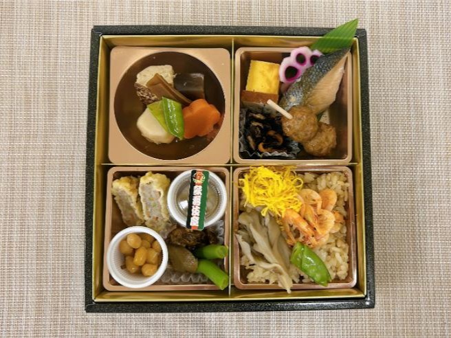 11月12月限定　観劇幕の内弁当～桜えびと舞茸五目御飯～