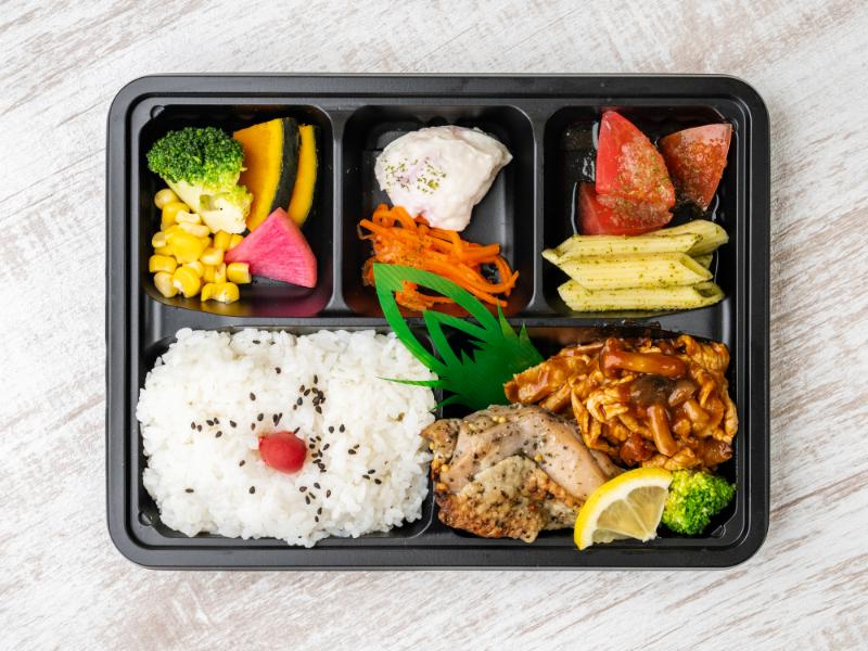 Deli弁当 バジルチキン＆ハッシュドポーク