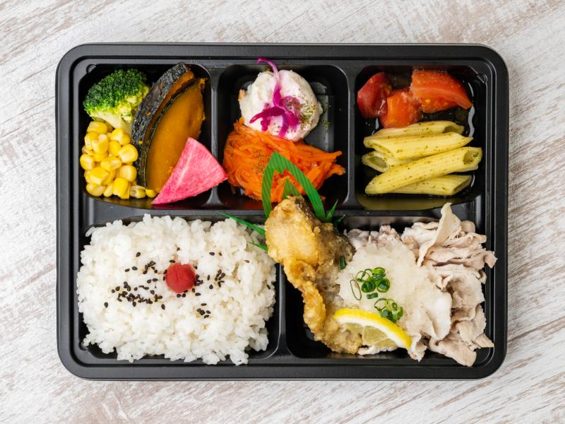 Deli弁当 白身魚と豚しゃぶネギぽん
