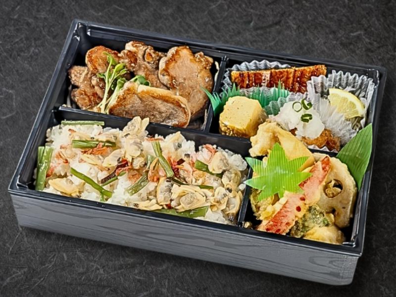 国産豚ヒレの味噌焼と彩り炊き込みご飯弁当