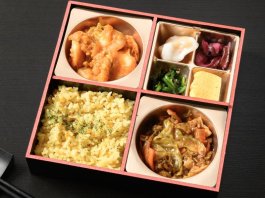 エビチリと回鍋肉の炒飯弁当
