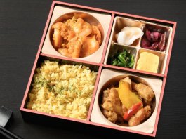 エビチリと青椒肉絲の炒飯弁当