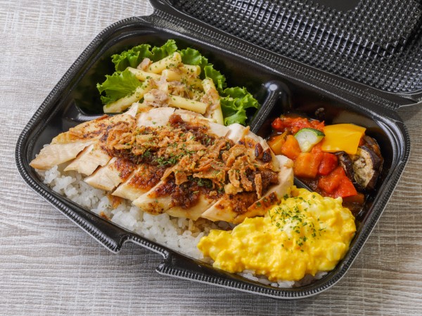 【選べるソース】炭火焼き鶏むね一枚ステーキ弁当