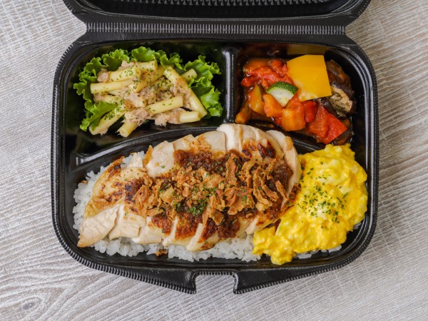 【選べるソース】炭火焼き鶏むね一枚ステーキ弁当