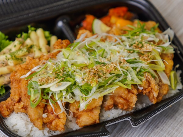 一枚揚げ鶏の自家製葱ソース弁当