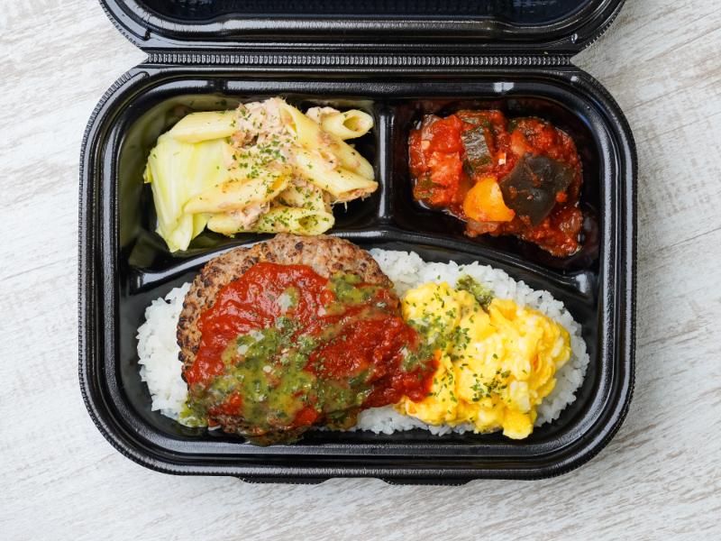 トマトバジルソースの肉厚ジューシーハンバーグ弁当