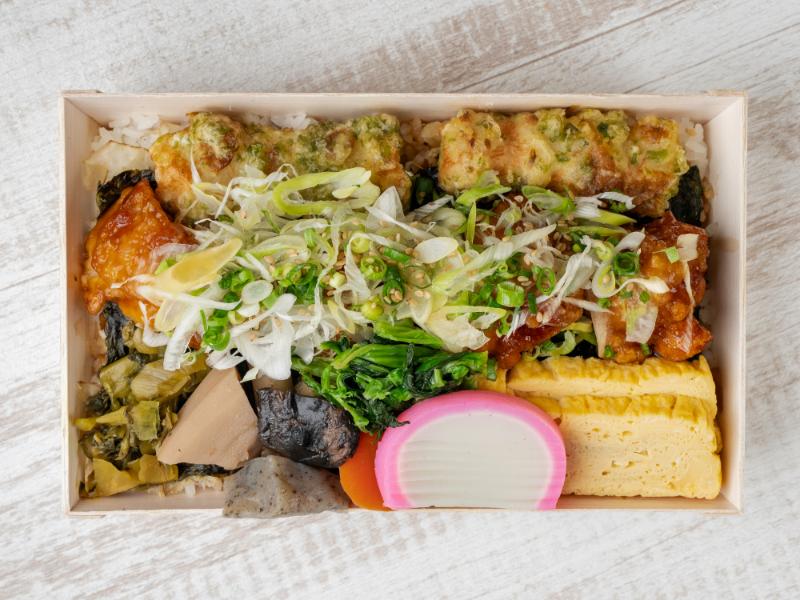 自家製ネギソースの油淋鶏海苔弁当