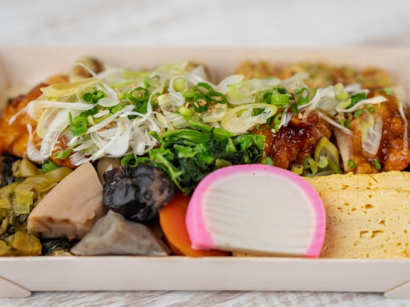 自家製ネギソースの油淋鶏海苔弁当