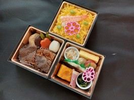 三段重：黒毛和牛すき焼き 吉祥[79]