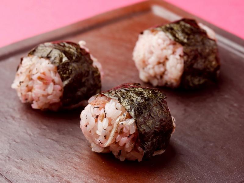 ひとくちおこわ３個入り（梅ちりめん）