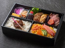 ステーキとすき焼きご飯と海鮮欲張り弁当