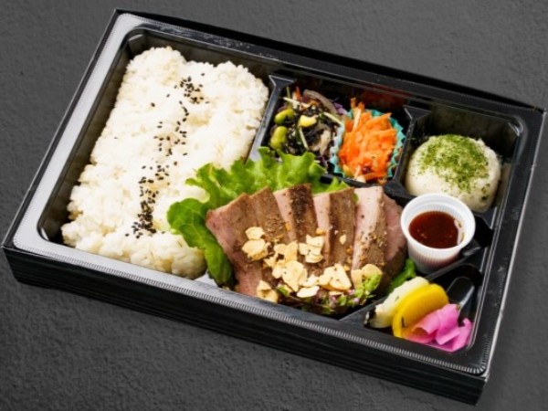 ワインで漬けこんだ低温調理のステーキ弁当