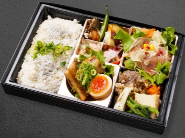 牛すき焼きと豚の超低温ロースト（豚角煮）御膳