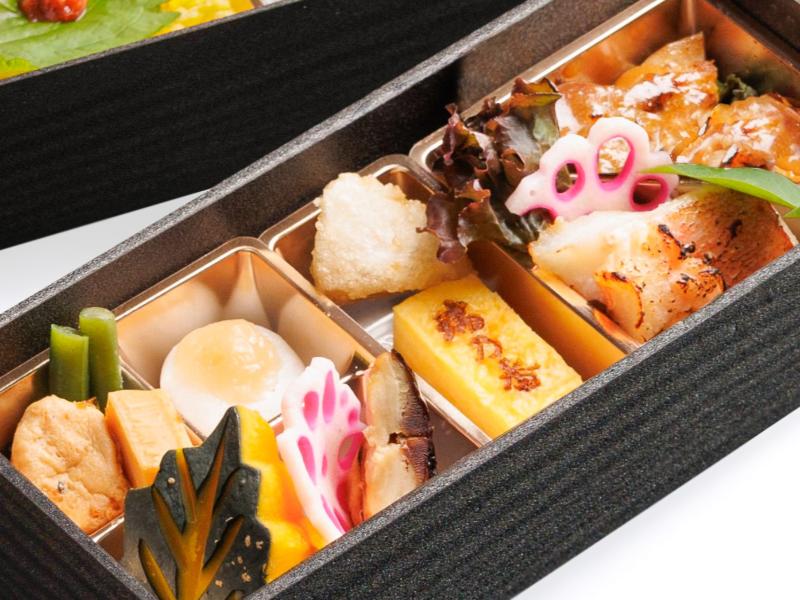 極味噌使用のふんわり赤魚西京味噌焼きと鶏西京焼きの五目炊き込み二段懐石御膳