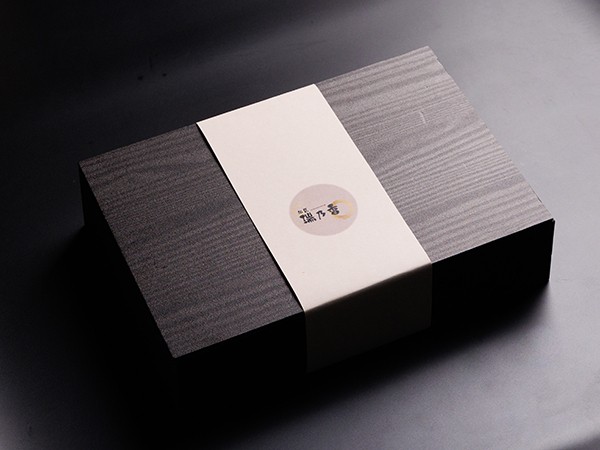 国産A5和牛しっとり焼肉と炭火焼うなぎちらしの厳選幕の内御膳