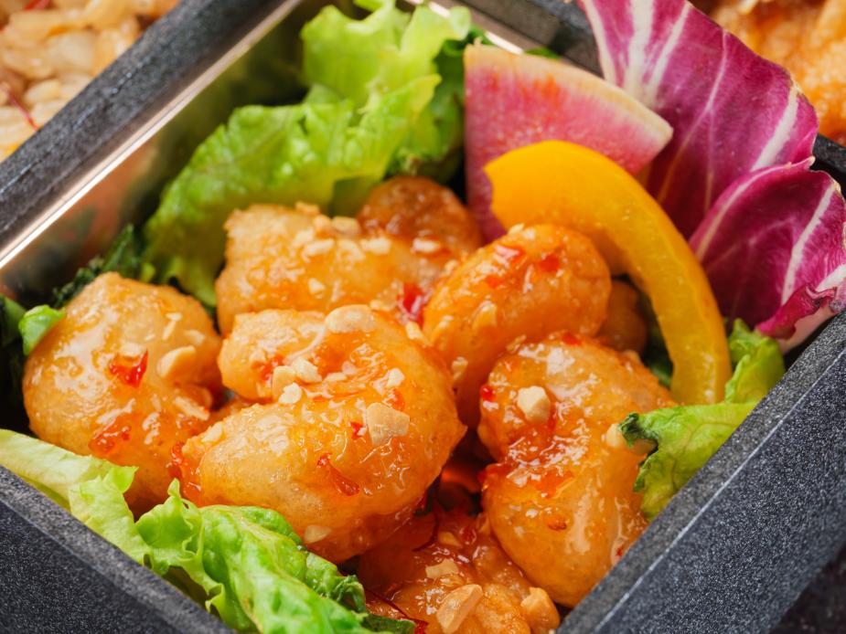 鳳凰～特製炒飯と油淋鶏と海老のエスニックチリソース～