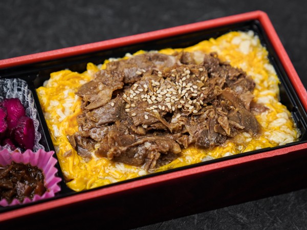 牛たんたまご丼弁当（２／２８まで販売）