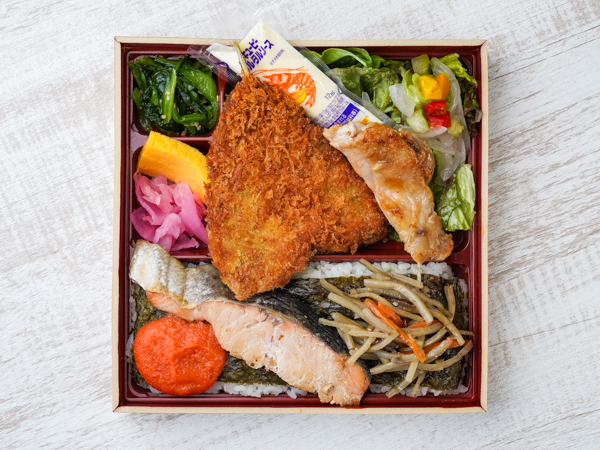 鶏の照り焼きとアジフライ海苔幕の内