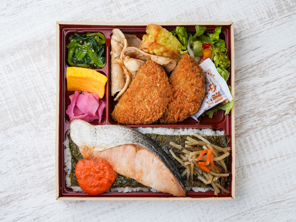 豚ロース生姜焼きと黒豚メンチカツ海苔幕の内