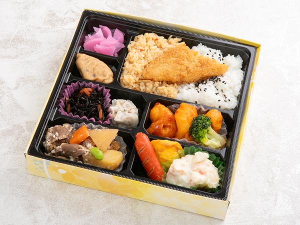 ほくほく肉じゃがとプリプリの海老チリ弁当
