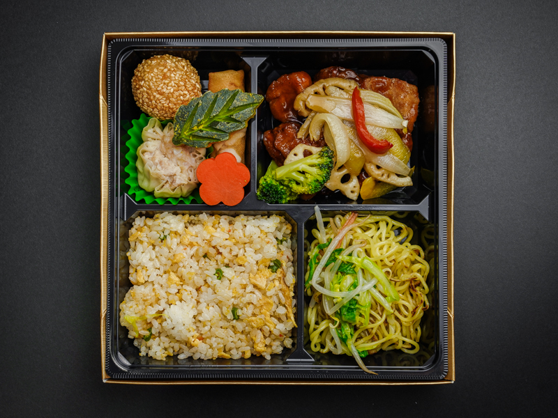 【4升】三元豚の酢豚と炒飯弁当